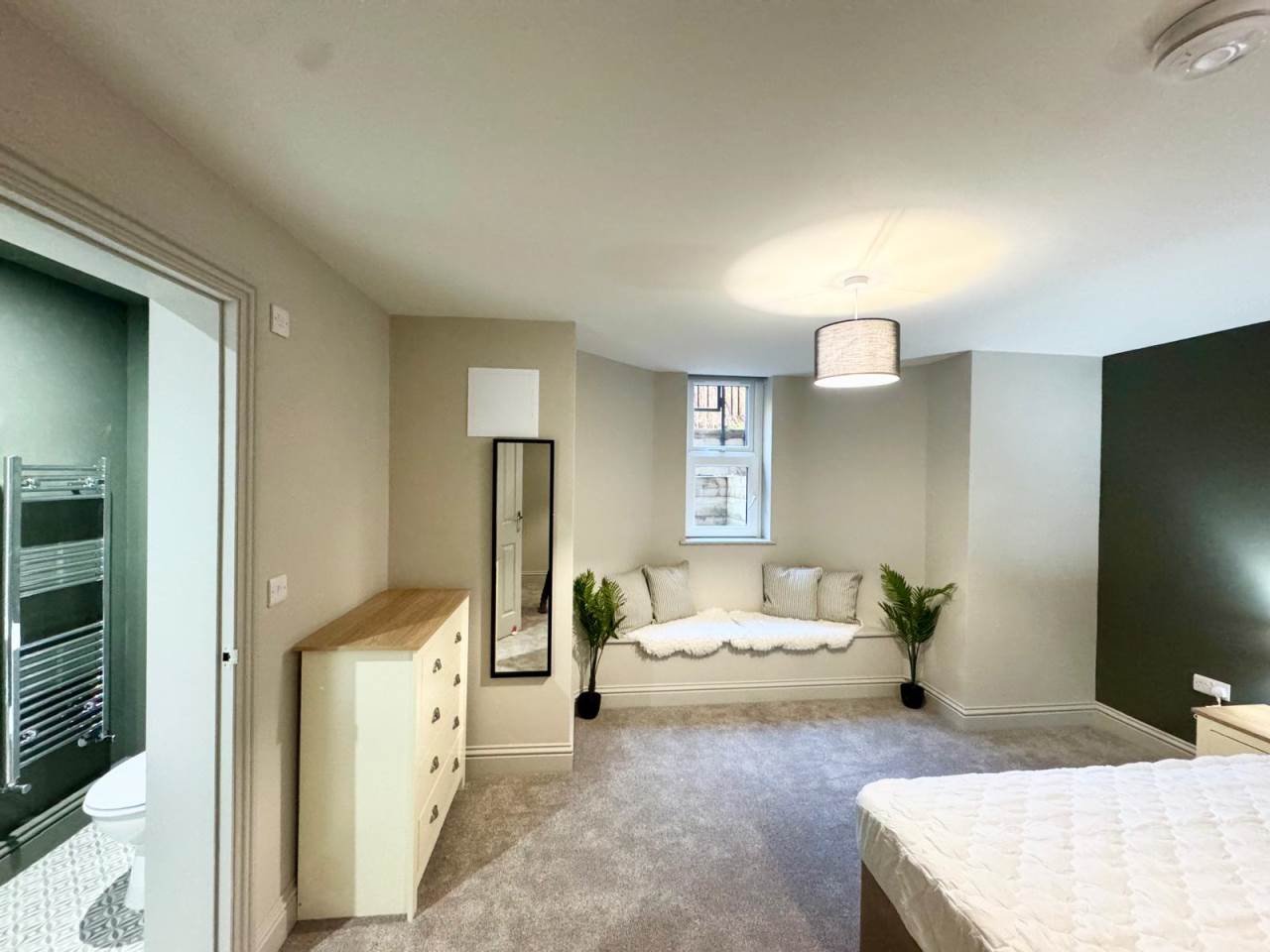 HADDON ROAD (Room 4), BURLEY, LEEDS