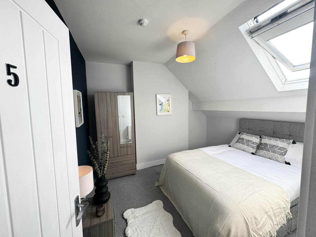 Hough Lane (room 5), Bramley, Leeds
