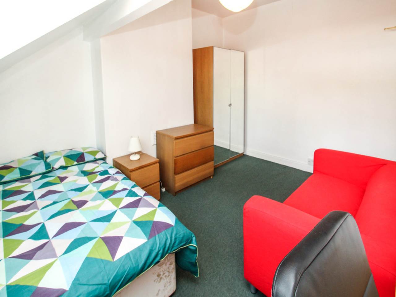 Glebe Avenue (room 4), Kirkstall, Leeds
