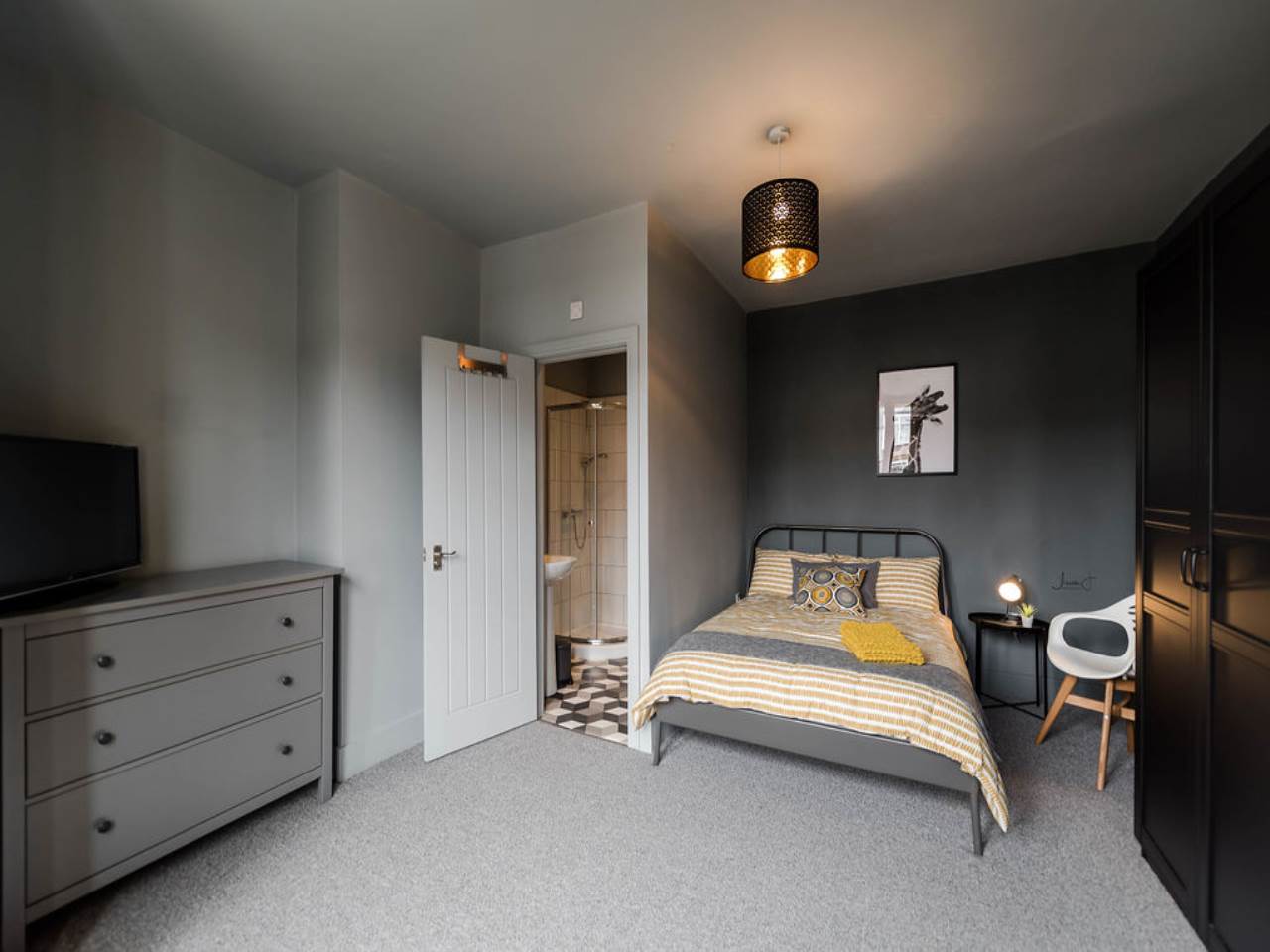 Rosemont Walk (room 1), Bramley, Leeds
