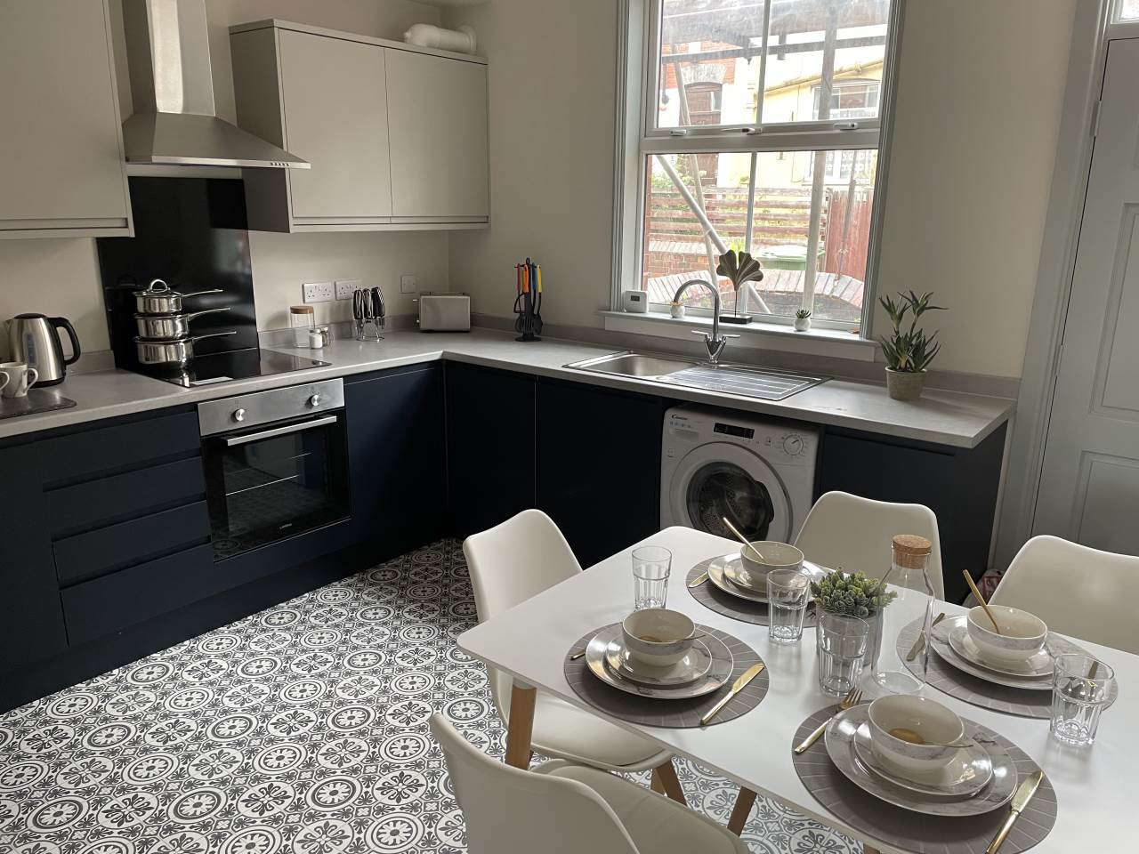 Spring Grove Walk (room 5) , Burley, Leeds