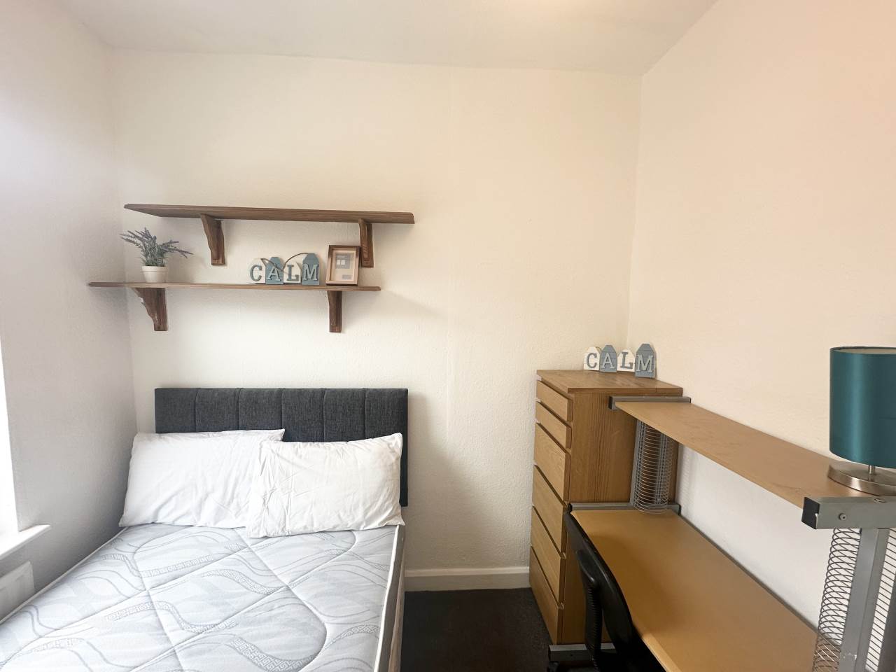 Vicarage Street (room 2), Kirkstall, Leeds