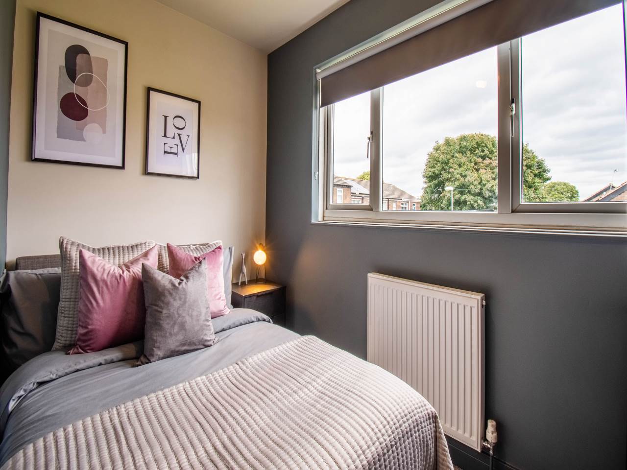 Rossefield Parade (room 6), Bramley, Leeds