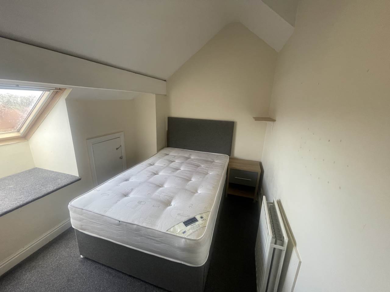 St Chads View (room 5), Headingley , Leeds