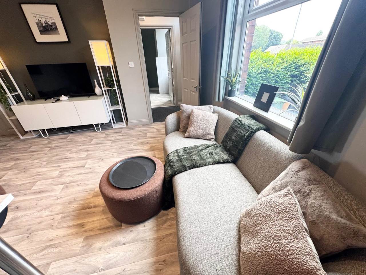 MARTIN TERRACE (room 3), BURLEY, LEEDS