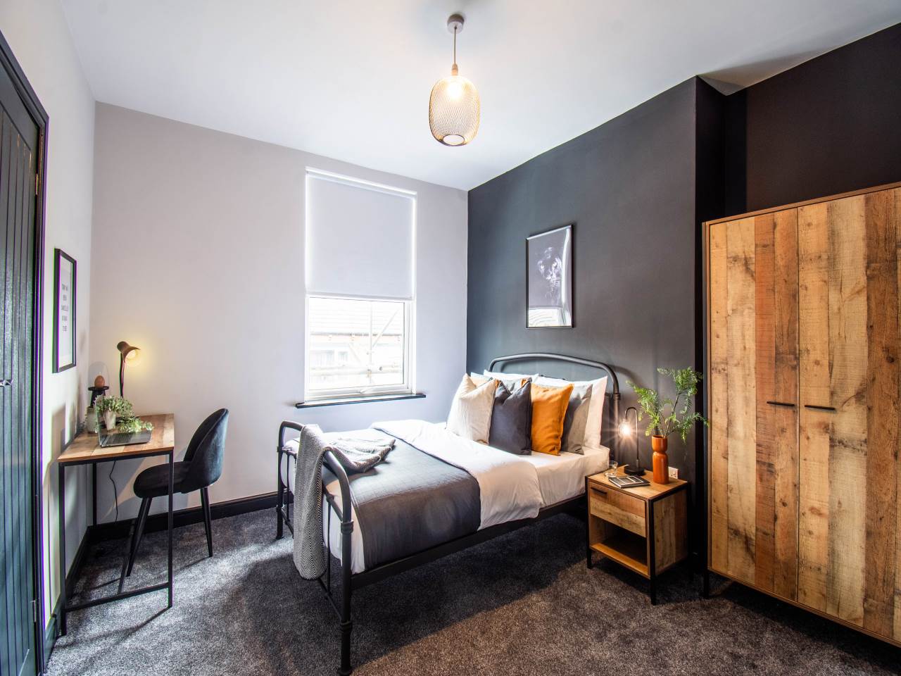 Cross Henley Road (room 2), Bramley, Leeds