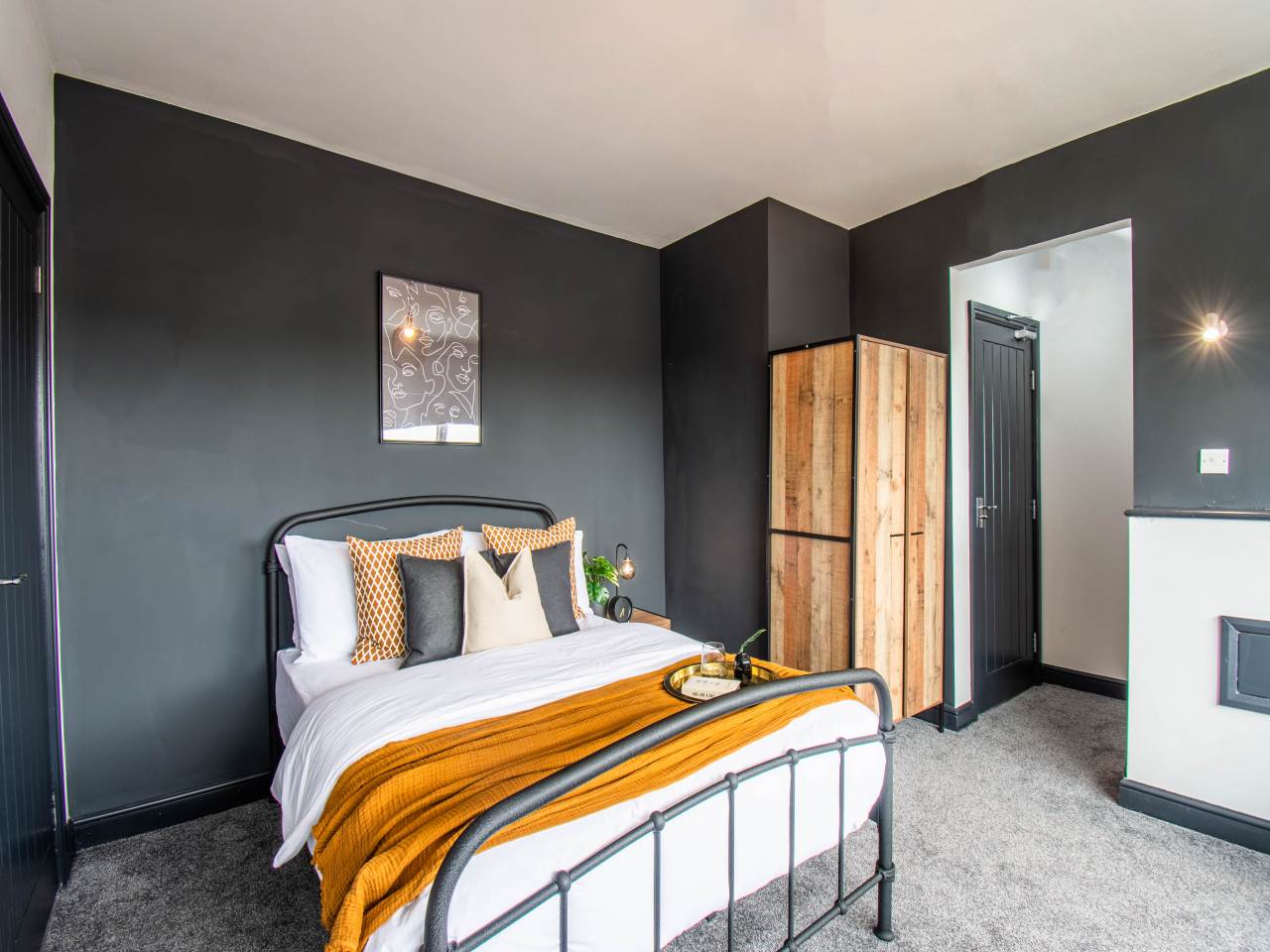 Cross Henley Road (room 3), Bramley, Leeds