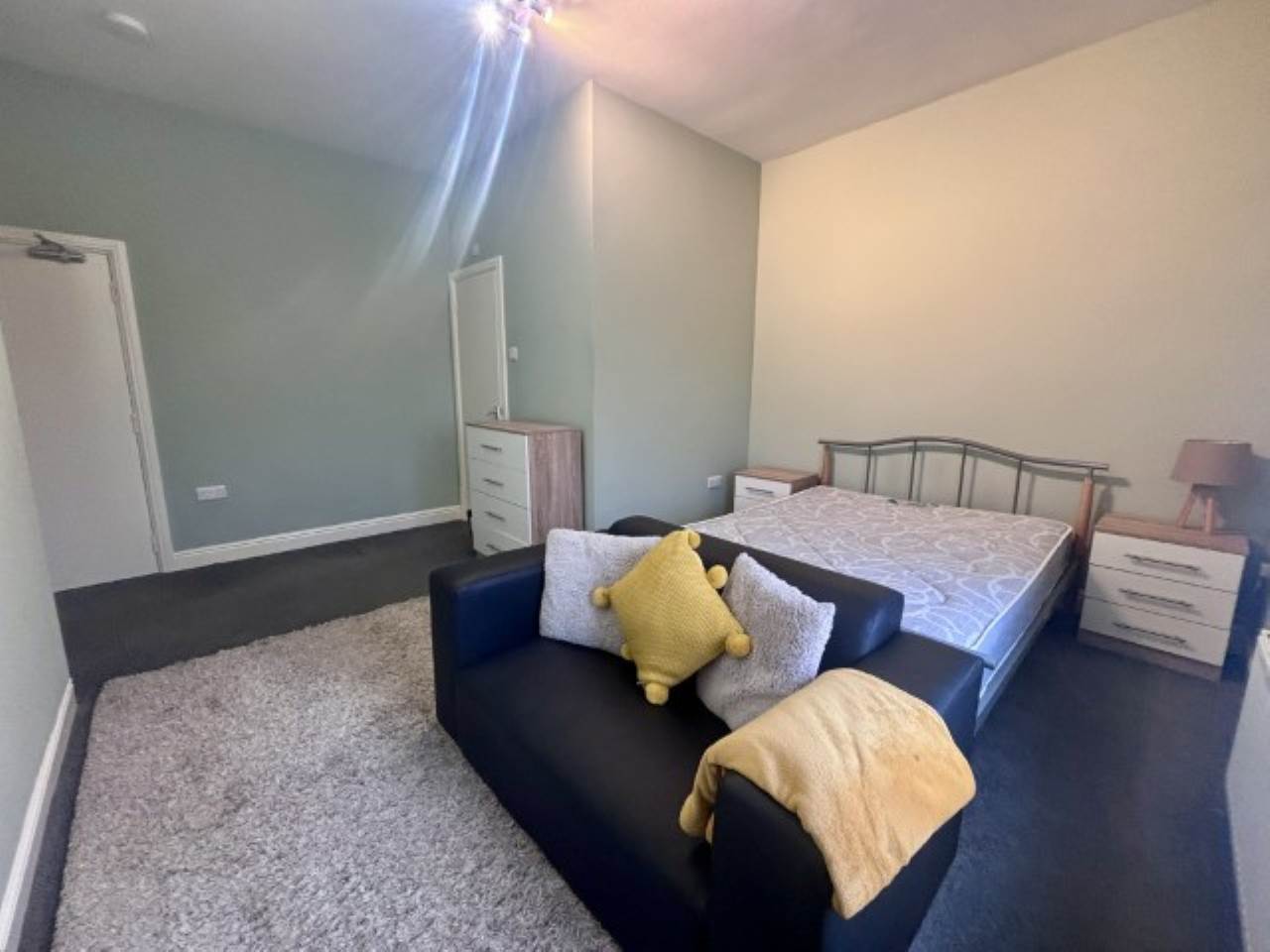Victoria Road (room 2), Morley, Leeds