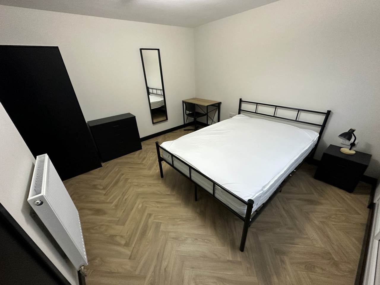 Stonecliffe Lawn (Room 1), Farnley, Leeds