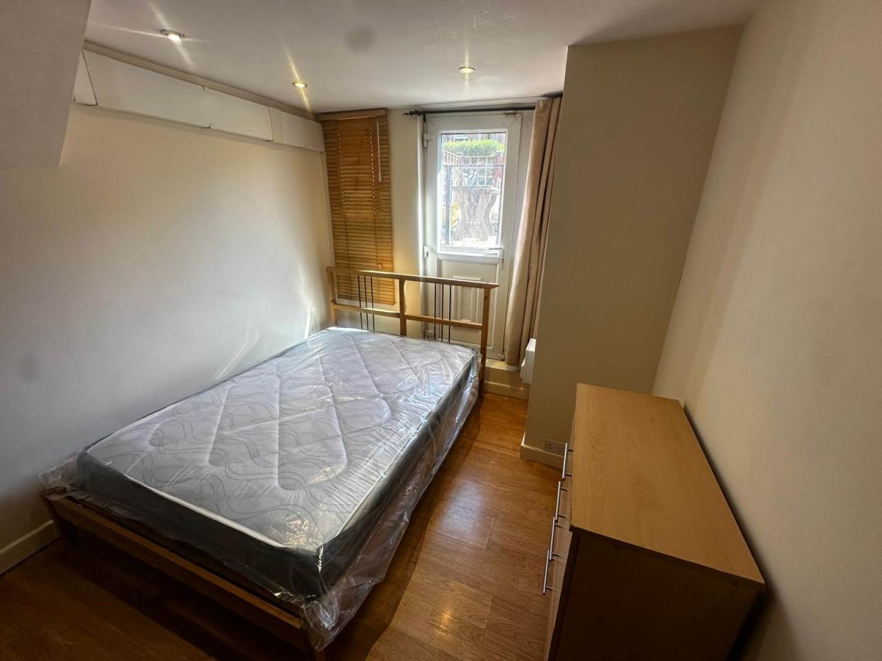 Woodside Avenue (Room 2), Burley, Leeds